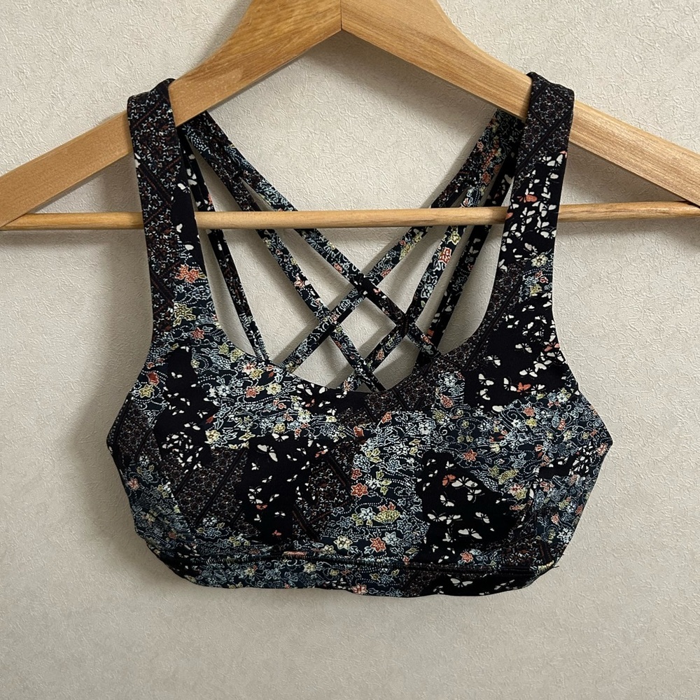 Lululemon free to be bra size 4 - Picture 1 of 2